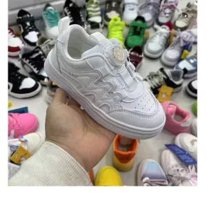 أحذية كاجوال جيدة المظهر للوقوف طوال اليوم -Good-looking casual shoes for all-day standing