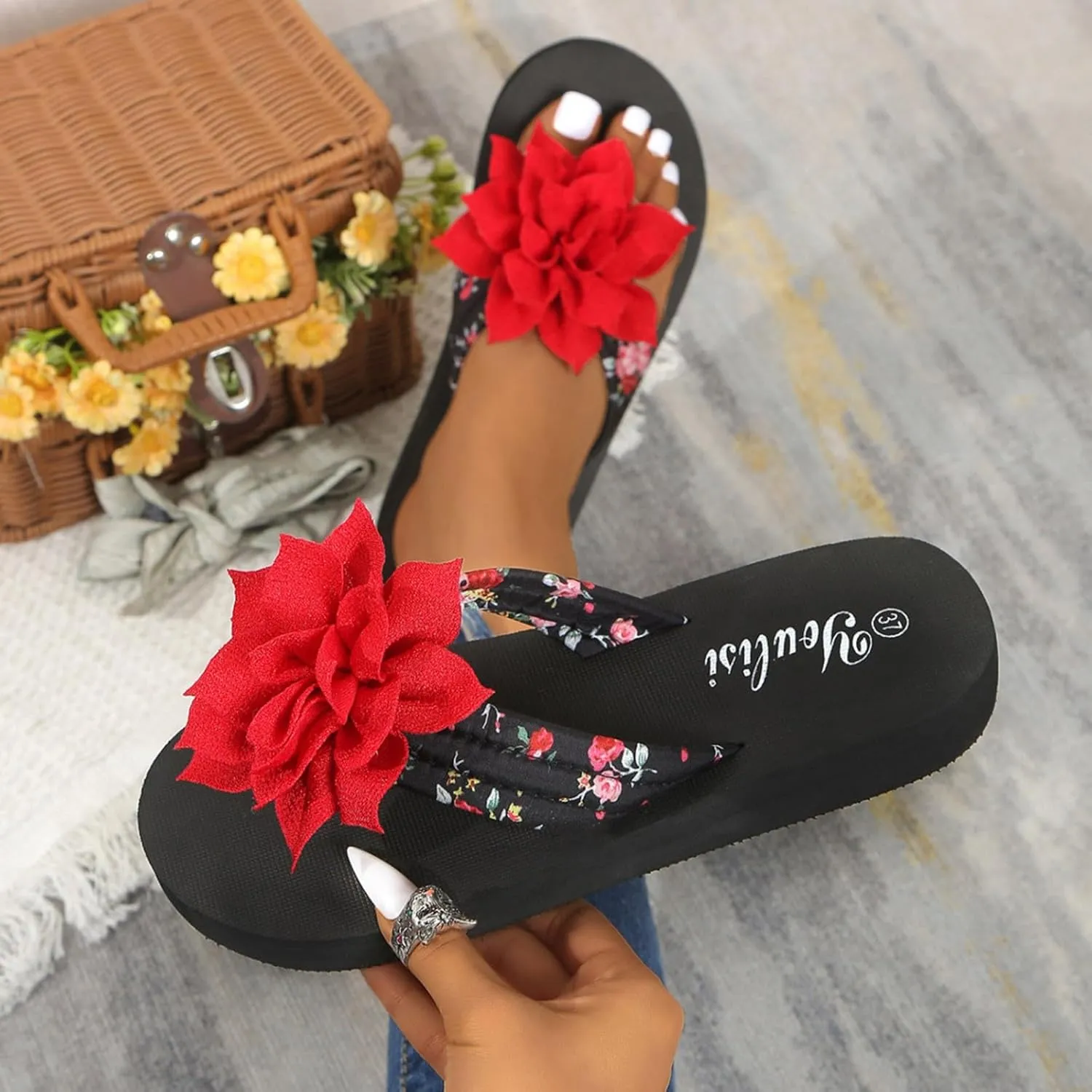 Casual Dress Women's Sandals 2025 Women's Thick Soled Flip Flops Fashionable Flower Decorated Outer Wear Beach Casual