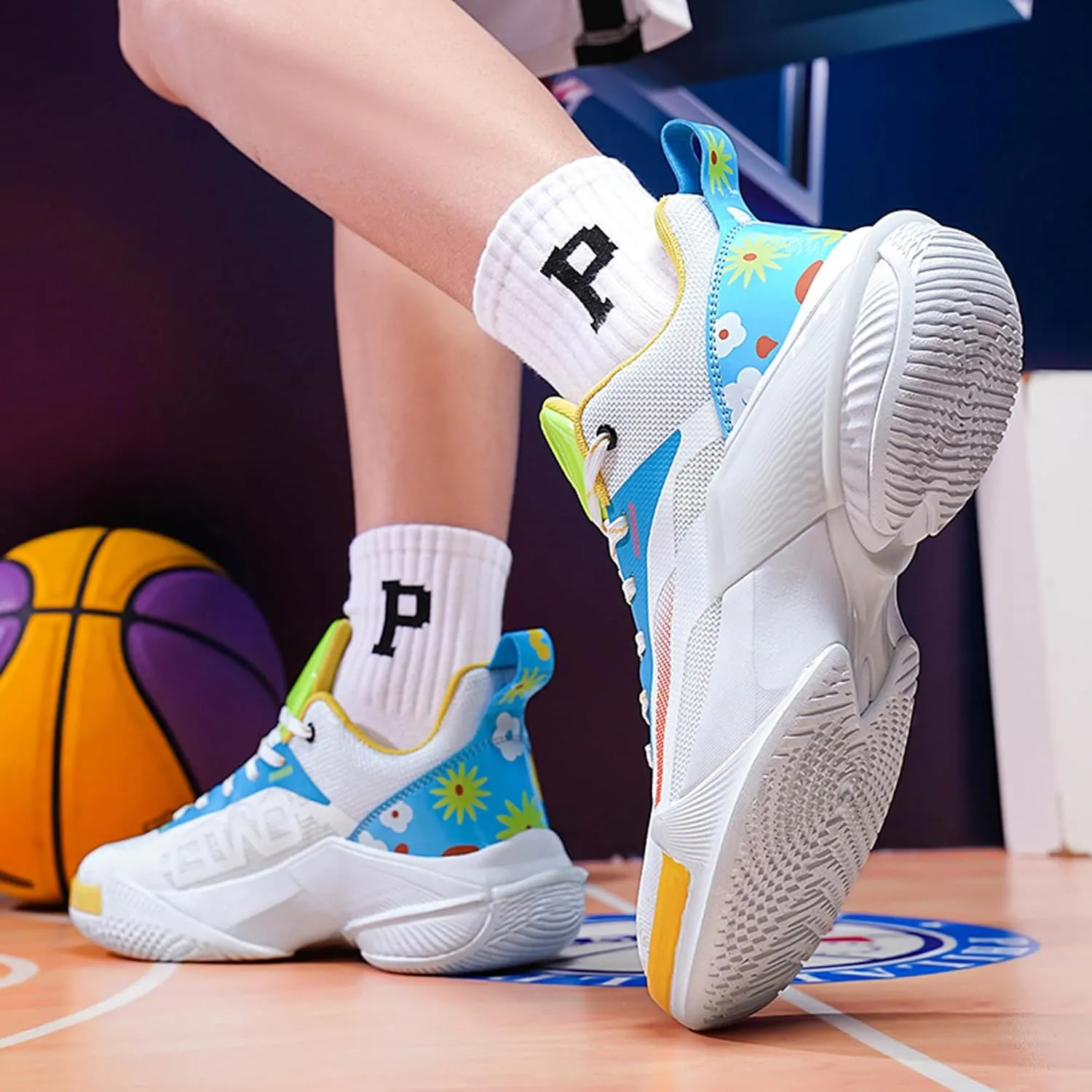 Lace Up Graffiti Fashionable Lightweight Casual Basketball Shoes Skateboarding Shoes for Men Women