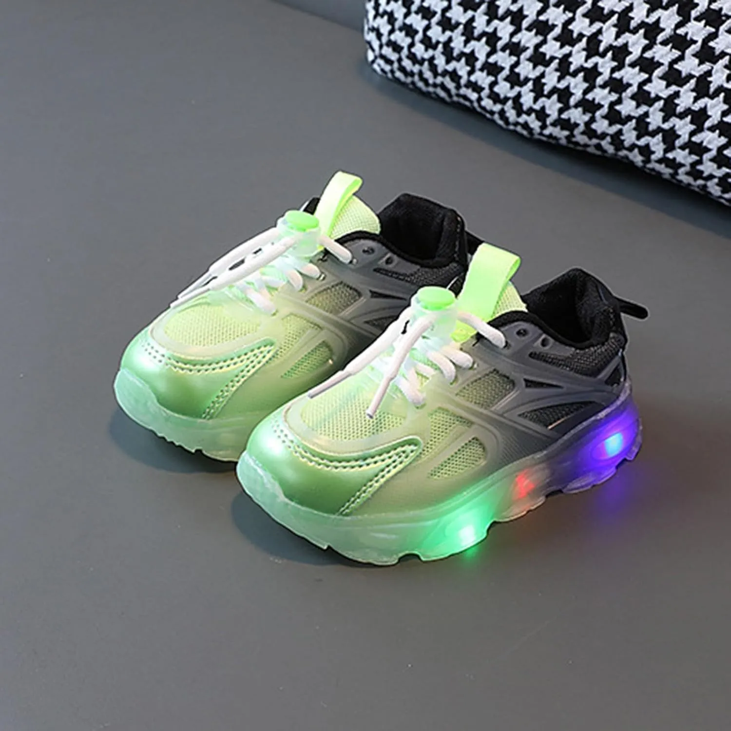 Little Boys Girls Light Up Shoes Breathable Lightweight Comfy Soft Running Trainer Tennis Sneakers for Toddler Kids